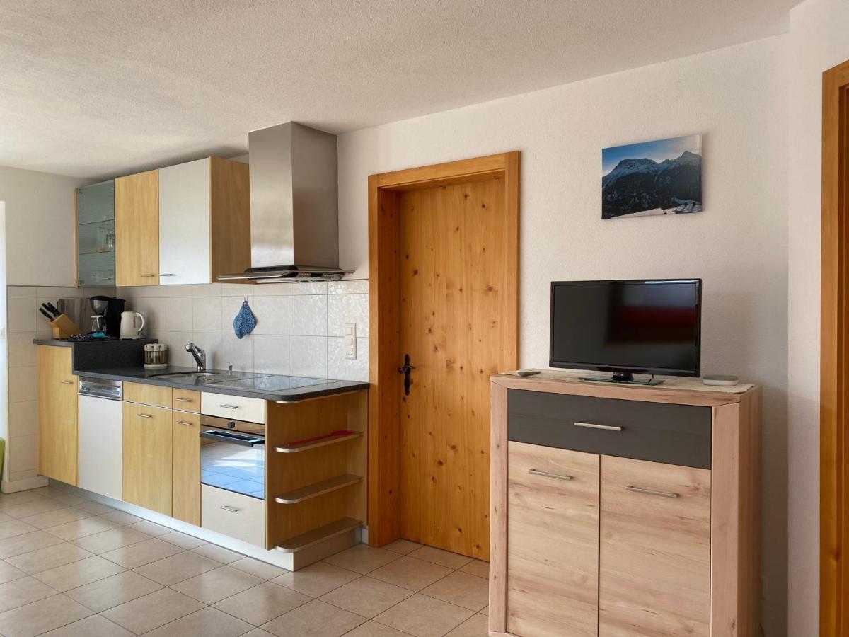 Ferienwohnung In Tschlin Mit Panoramablick Exterior photo